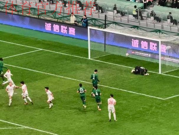 卓尔客胜辽足扩大优势 冲超军团集体受挫 卓尔客胜辽足扩大优势 冲超军团集体受挫