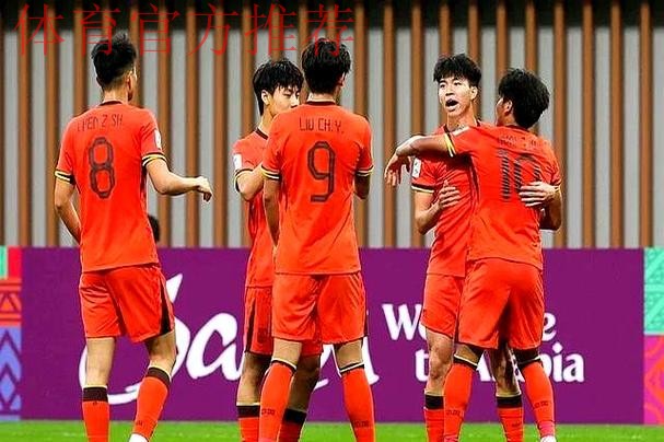 中国U-18男足国家队观看励志影片 中国U-18男足国家队观看励志影片